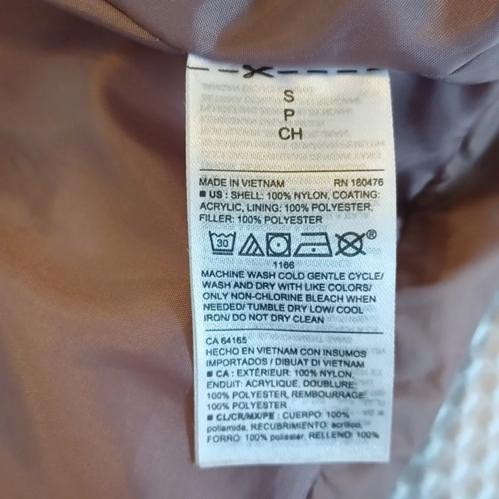 Old Navy Puffer Vest - Picture 5 of 9